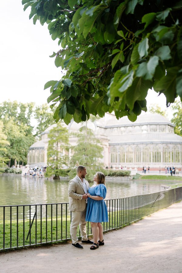 Madrid-Surprise-Proposal-at-the-Crystal-Palace-Madrid-Engagement-Photographer