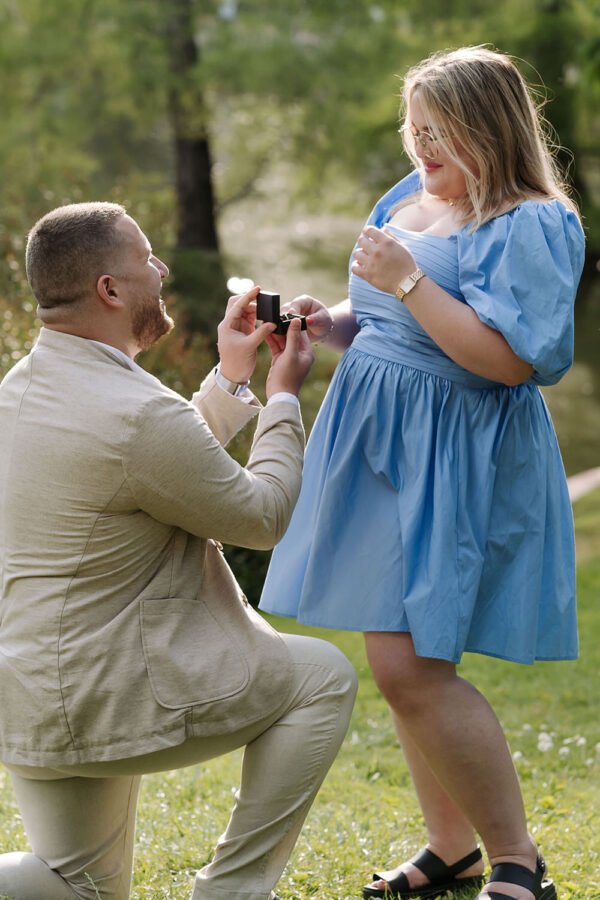 Madrid-Surprise-Proposal-at-the-Crystal-Palace-Madrid-Engagement-Photographer