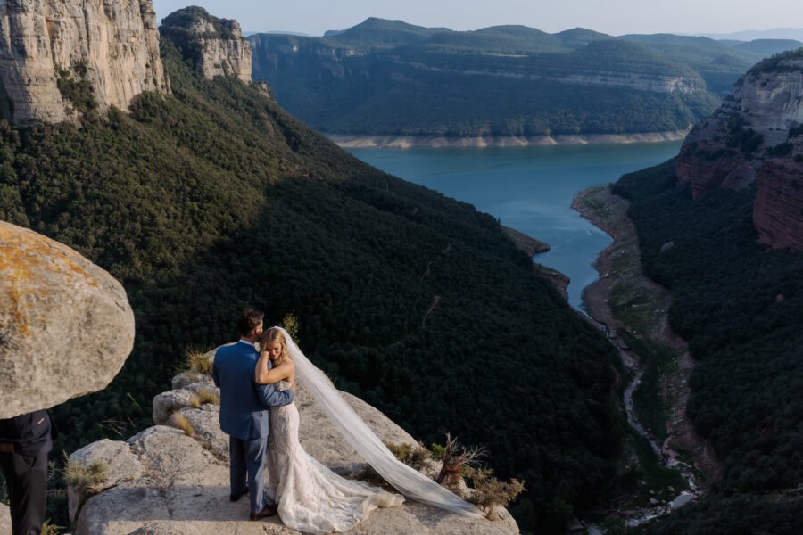 Barcelona-City-Destination-Elopement-Barcelona-Mountain-Elopement-at-Morro-de-LAbella-Barcelona-Elopement-Photographer