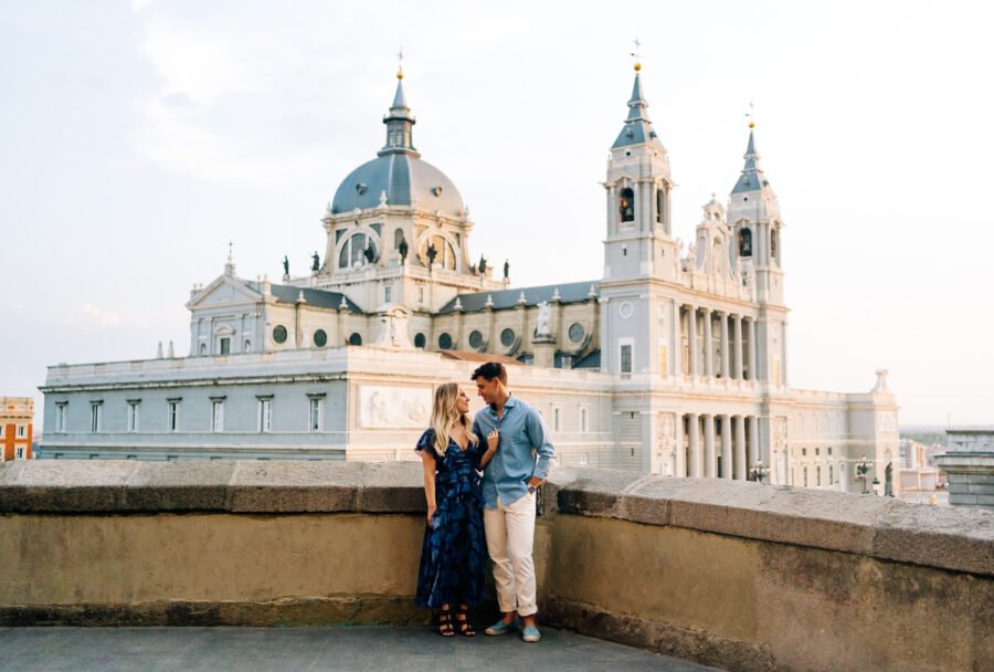 Downtown-Madrid-Engagement-Session-in-Sabatini-Gardens-Madrid-Engagement-Photographer
