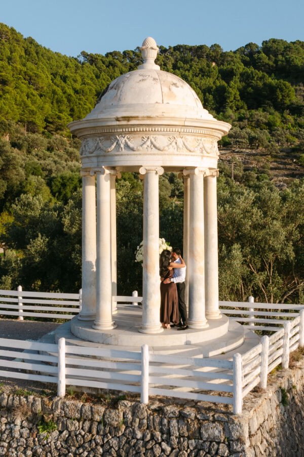 Mallorca-Golden-Hour-Surprise-Proposal-at-Son-Marroig-Mallorca-Proposal-Photographer