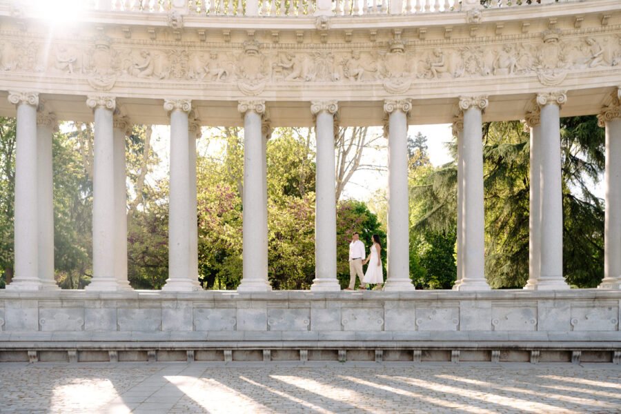 Madrid-Engagement-Session-at-Retiro-Park-Madrid-Engagement-Photographer