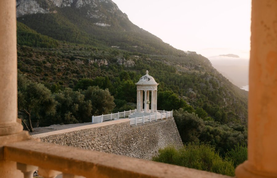 Mallorca-Golden-Hour-Surprise-Proposal-at-Son-Marroig-Mallorca-Proposal-Photographer