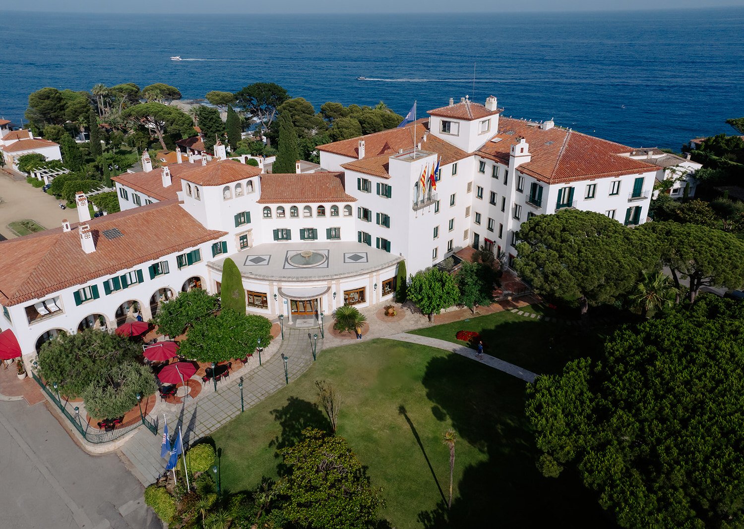 Costa-Brava-Destination-Wedding-at-Hostal-de-La-Gavina-SAgaro-Girona-Spain-Wedding-Photographer